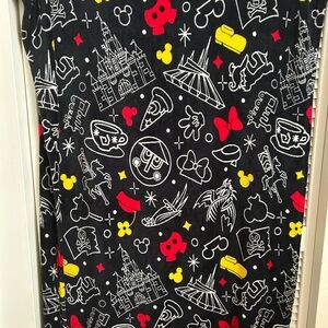 🏰 Disney Parks Icons  Mickey & Minne Print Fleece Throw